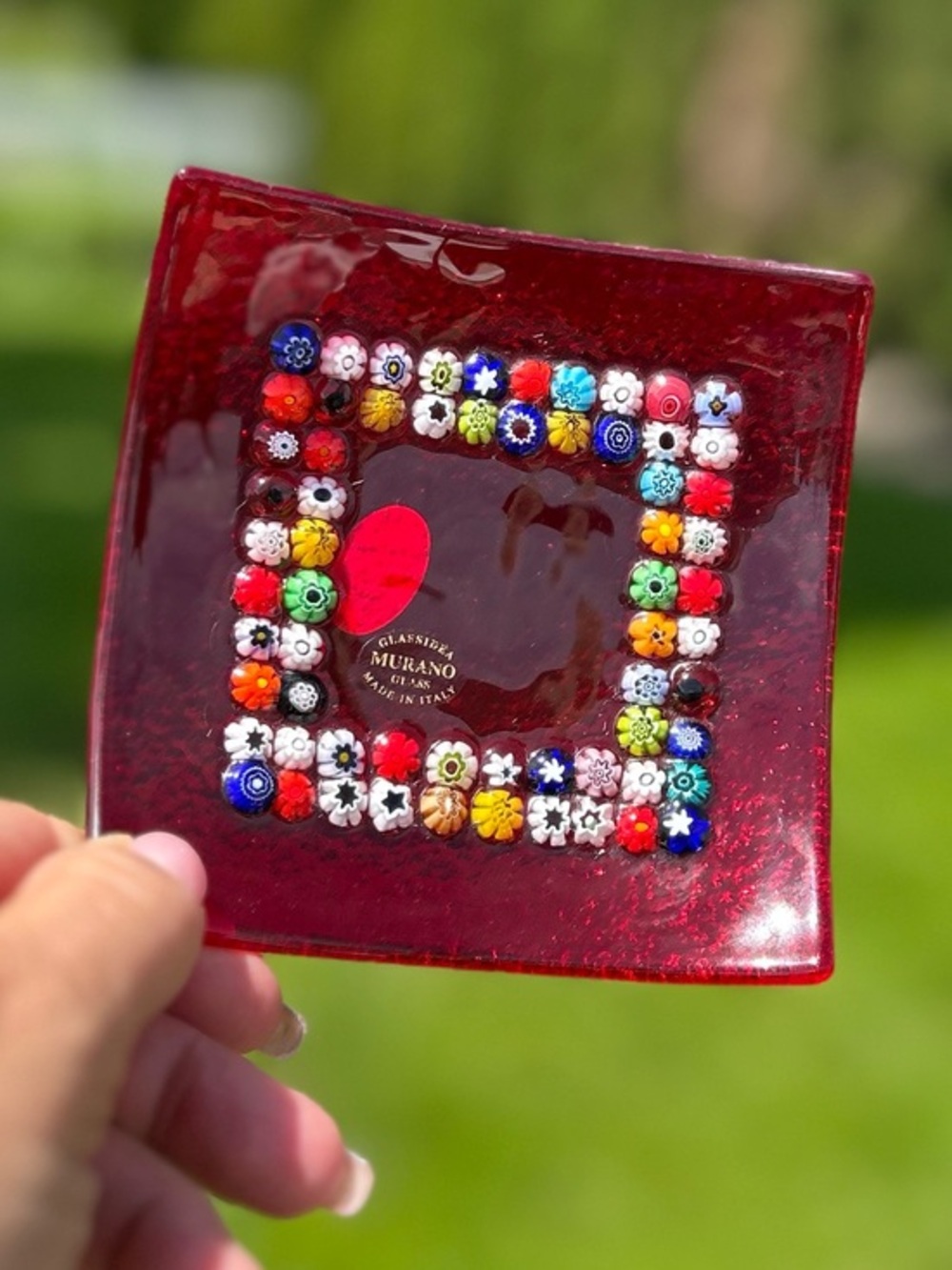 Murano glass plate by the bran Glasslidea, vibrant red design